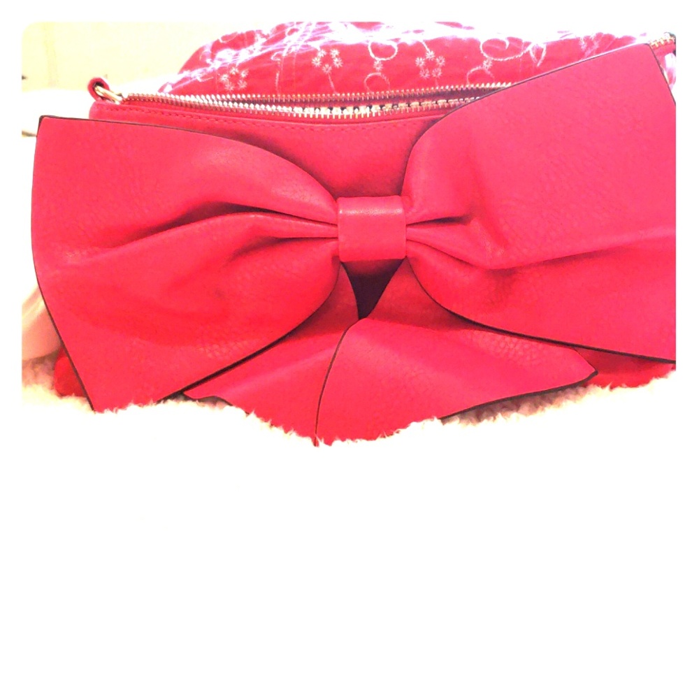 "Just fab" beautiful pink bow gold chain bag!